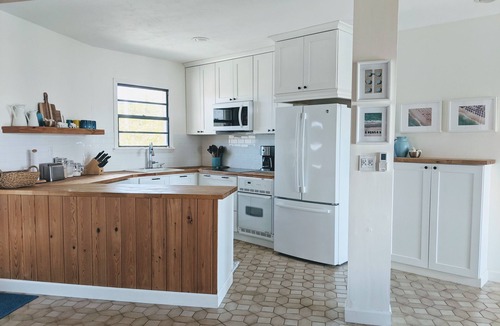 William's Town House | Private Beachfront Cottage Stay on Exuma's Best Beach