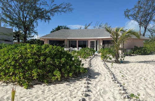 William's Town House | Private Beachfront Cottage Stay on Exuma's Best Beach
