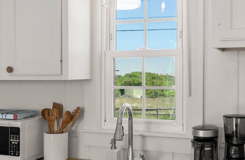 North Truro Cottage | Private Beachfront Cottage for 2—Spacious Deck on the Water, Breathtaking Views!