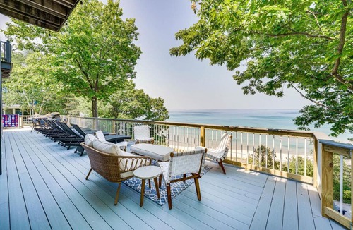 Pentwater House | Private Beachfront Lake Michigan Rental w/Kayaks