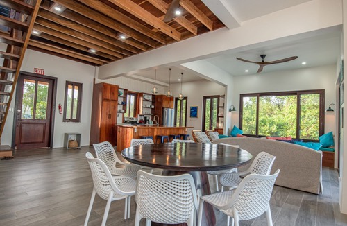 San Pedro House | PRIVATE BEACHFRONT PARADISE with COOK & POOL = Luxury on the Sea!