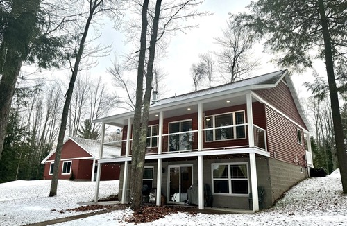 Wetmore House | Private, Beautiful Lake Front Home in Prime Location