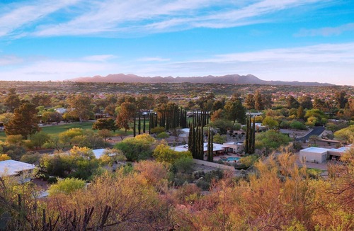 Oro Valley House | Private beautiful oasis Over Looking Oro Valley Country Club, Oro Valley Country Club home with mag