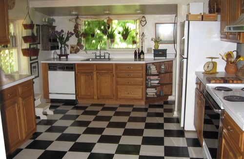 Clinton Corners House | Private bed& bath in 1860s farmhouse, access to total house and patio, porch.