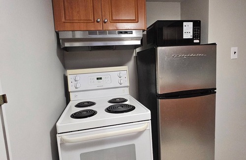 Rexdale House | Private Bedroom, Bath, Kitchen,Livingroom Basement Near Airport & Humber College