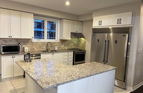 Oshawa House | Private bedroom suite in shared house near Ontario Tech U in North Oshawa