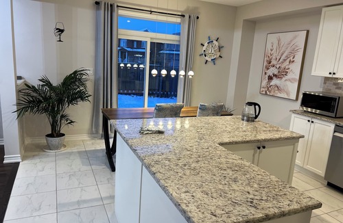 Oshawa House | Private bedroom suite in shared house near Ontario Tech U in North Oshawa