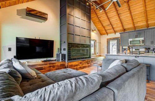 Fairland House | Private Boat Dock on Grand Lake! Modern Cabin
