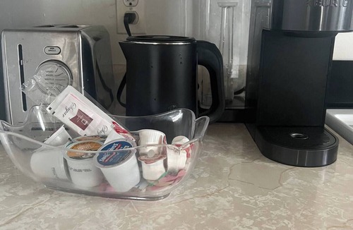 Queens Apartment | Private BR, BA,KIT&LR Near Beach/JFK/UBS/Subway
