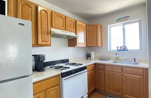 Queens Apartment | Private BR, BA,KIT&LR Near Beach/JFK/UBS/Subway