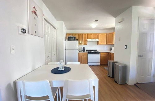 Queens Apartment | Private BR, BA,KIT&LR Near Beach/JFK/UBS/Subway