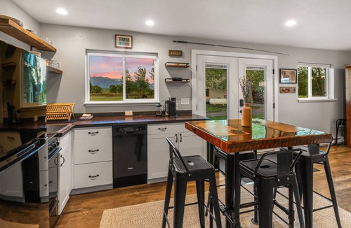 Belgrade Cabin | Private Bridger Mountain Retreat - Outdoor Tub, Views & Fire Pit