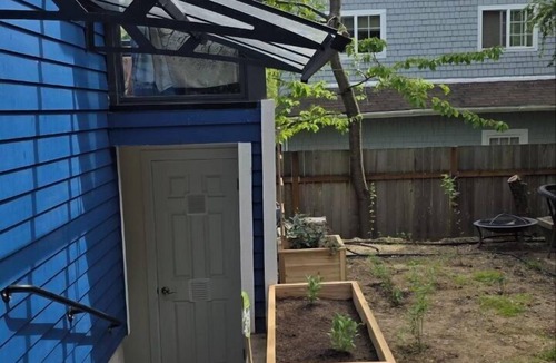 Bryant Apartment | Private Bright Garden-Level Suite Near UW & Seattle Children's Hospital