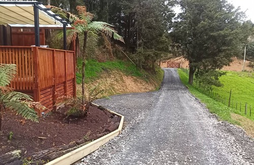 Taumarunui Villa | Private Bush Hut Wi