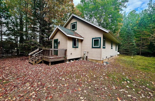 Crandon House | Private Cabin Getaway ATV Access, 5 Acres, WIFI