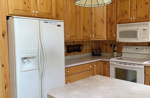 Nevis Cabin | Private cabin on pristine lake with prize fishing!