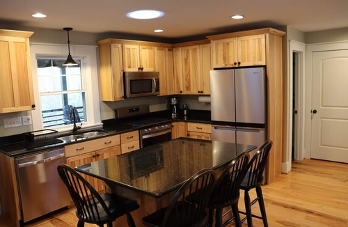 Rye Valley House | Private cabin on River: Hot tub, Fire table, hiking & fishing in front yard, AT