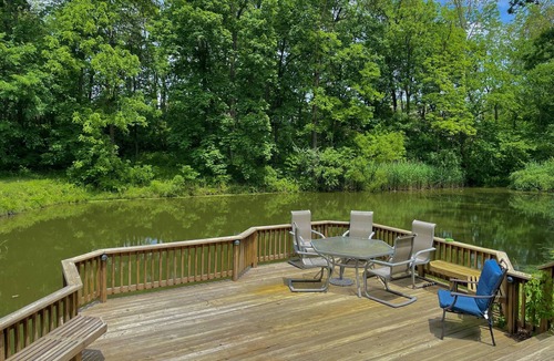 Freeburg Cabin | Private Cabin with Pond on Family Farm