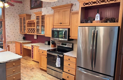 Birchdale Cabin | Private cabin with pickleball court and 1000 feet of shoreline on Little Birch.