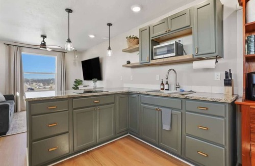 Caldwell House | Private Caldwell Guesthouse w/King Bed, Balcony & Kitchenette