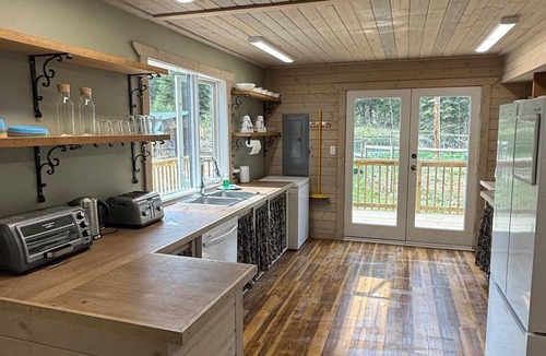 Eagle Creek House | Private Cariboo Retreat -House & Cabin Lakes, Fishing, Hunting ,Trails, Outdoor