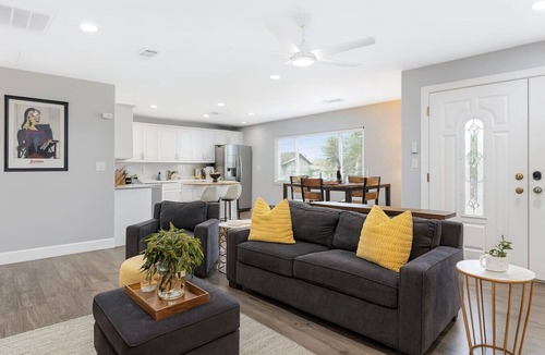 Grant Hill Villa | Private Casa/Min Downtown,Beaches,Freeways