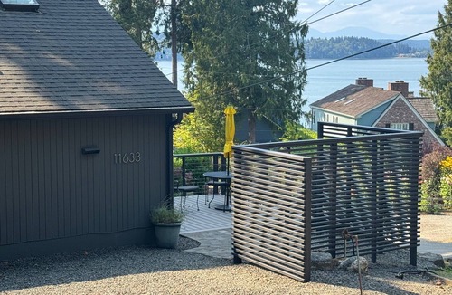 Rollingbay House | Private Casita with Water and Sunset View