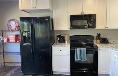 Catalina Village House | Private casita w/views of Pusch Peak, close to shopping, hiking & attractions.