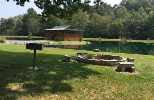 Russell Springs Cabin | Private Catch And Release Lake-Boat Rental Included! Close to Lake Cumberland!