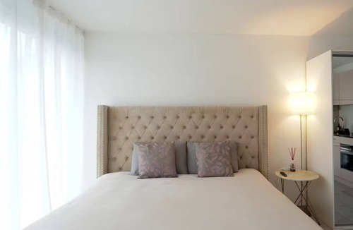 Wallisellen Apartment | Private central 1BR Studio, 8 min to Airport