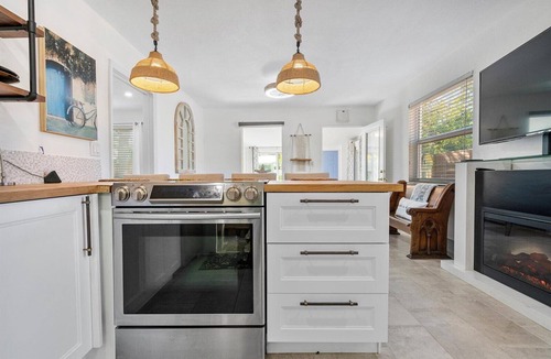Croissant Park Cottage | Private centrally located Fort Lauderdale cottage