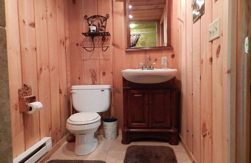 West Dover House | Private Chalet located 8 minutes from Mt. Snow and close to golf and hiking.