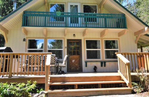 Rhododendron Ski Chalet | Private chalet with hot tub, WIFI, BBQ, outdoor fire pit. Minutes from hwy.