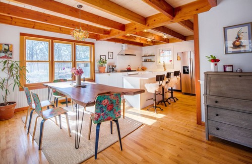 Edgartown House | Private Chappaquiddick Retreat with Large Screened in Porch. Minutes from Beach!
