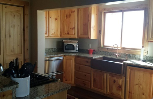 Dillon Other | Private, Clean, Luxury 3 bd, Beaverhead River close by, Amazing Views, Value!