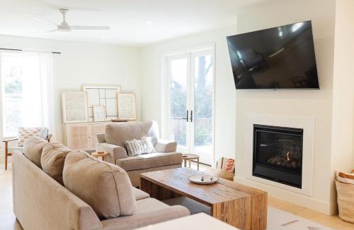 El Granada House | Private Coastal Escape Home Walk to Harbor Beaches & Dining