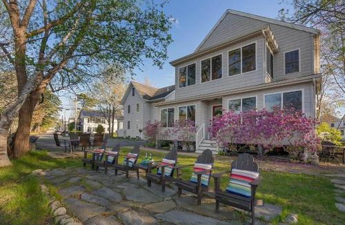 Ocean Park Apartment | Private Coastal 4 Bedroom Residence in the Heart of Ocean Park Maine with Nearby Beach Access