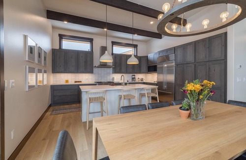 Silverthorne House | Private Colorado Mountain Retreat. 5BR Home + Guest House