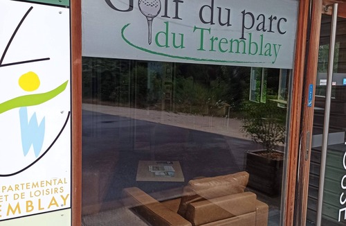 Champigny-sur-Marne Apartment | Private comfort, tranquility, and a vacation getaway.