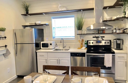 Hough House | Private & Comfortable Guesthouse close to Portland +AC!