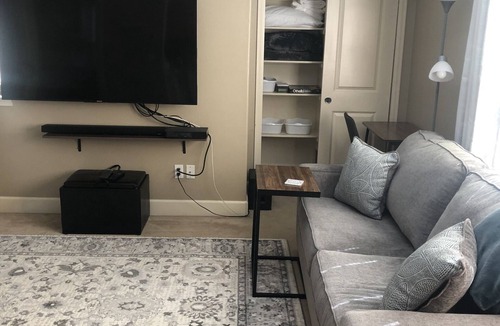 Oregon City Apartment | Private, comfy and cozy apartment in family neighborhood