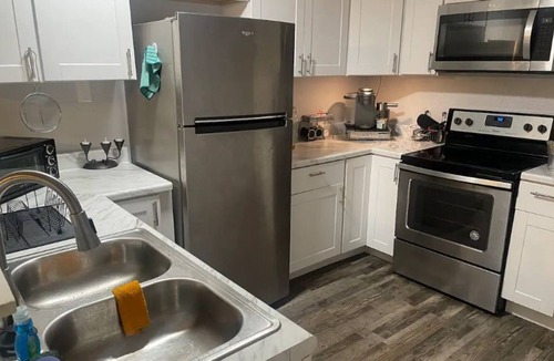 Vickery Meadow Apartment | Private & Convenient short term rental in Dallas ✭