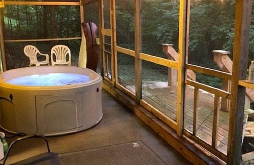 Sloans Valley Cabin | Private Cottage at Lake Cumberland Resort- a gated lakefront Community