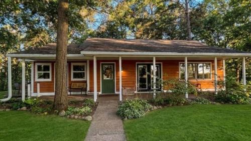Brainerd Villa | Private Cottage Cabin Brainerd Retreat Sleeps 13