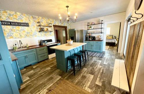 Brainerd Villa | Private Cottage Cabin Brainerd Retreat Sleeps 13
