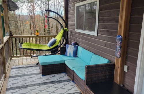 Apsley Cottage | Private Cottage Cabin on Eels Creek with hottub! Near Kawartha Highlands