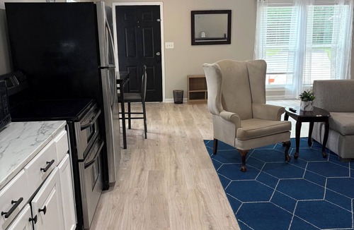Hampton Cottage | Private Cottage Retreat- Peaceful Escape w/Parking
