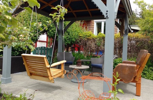 Sointula Cottage | Private Cottage suitable for only 2 adults.