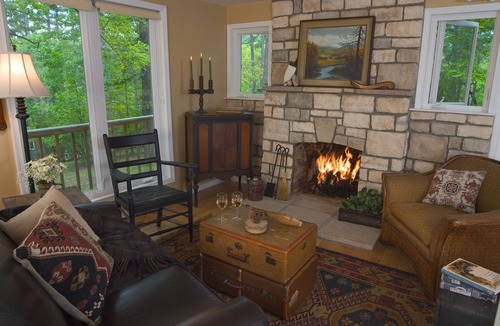 Eureka Springs Cottage | Private Cottage at Lake Resort - Unique, Quiet, Close to Town, Pets Ok