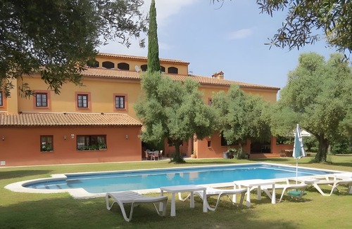 La Calzada de Oropesa House | Private Country House with Gredos Views